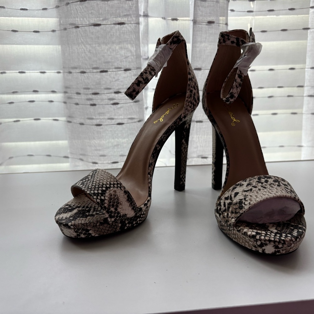 Elegant Snakeskin Patterned Women's Heels